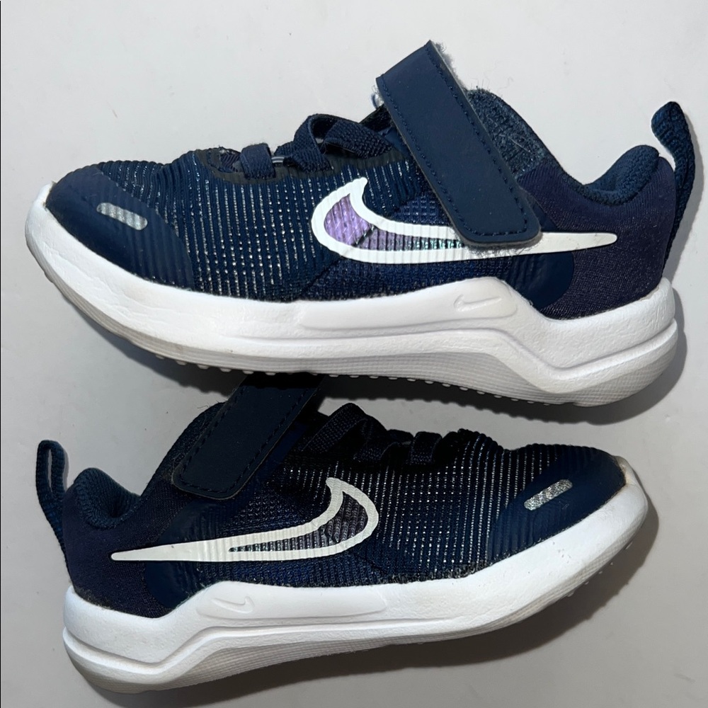 Nike Navy and White Sneakers Toddler size 5C - Picture 5 of 7